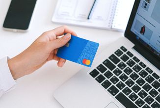 Češi zanedbávají bezpečnost při online nákupech, odhalil průzkum