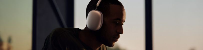Apple údajně pracuje na levnější verzi AirPods Max. Budou z plastu